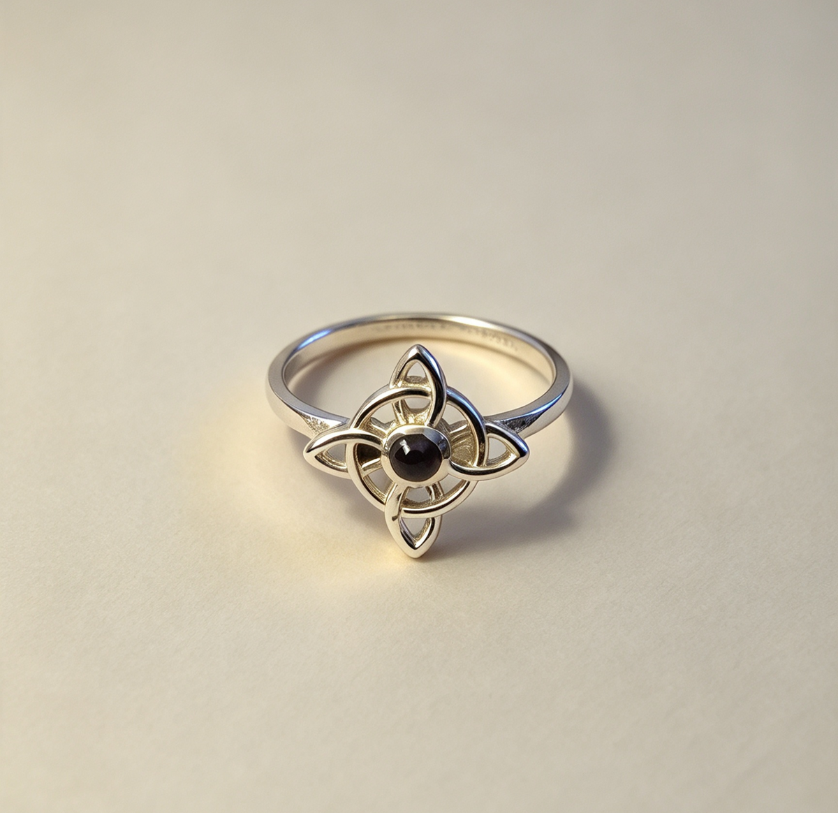 Witch's knot ring size p AMETHYST
