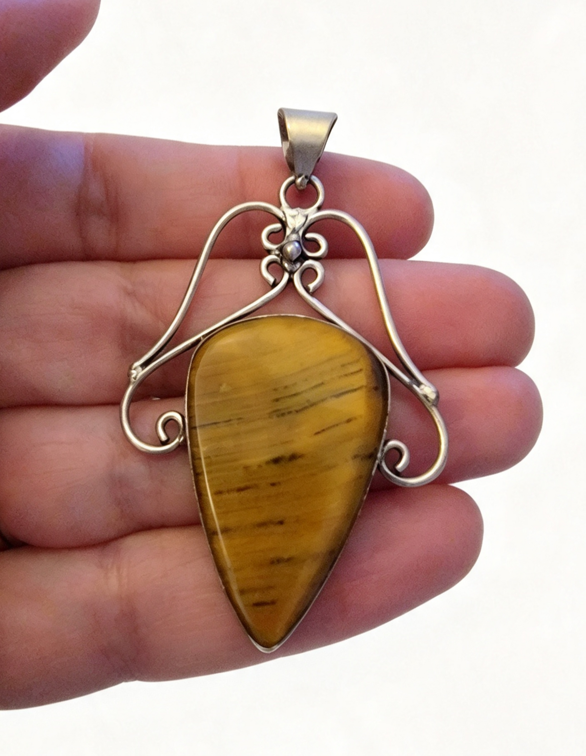 TIGERS EYE Pendant Was £14.99 Now £5.99 needs a polish