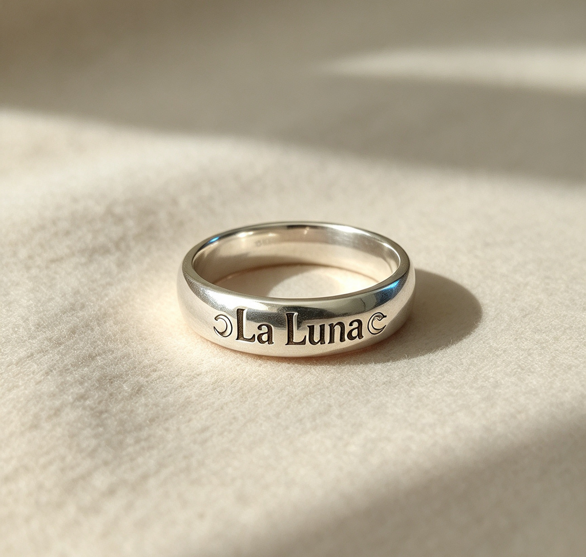 La Luna moon ring size s