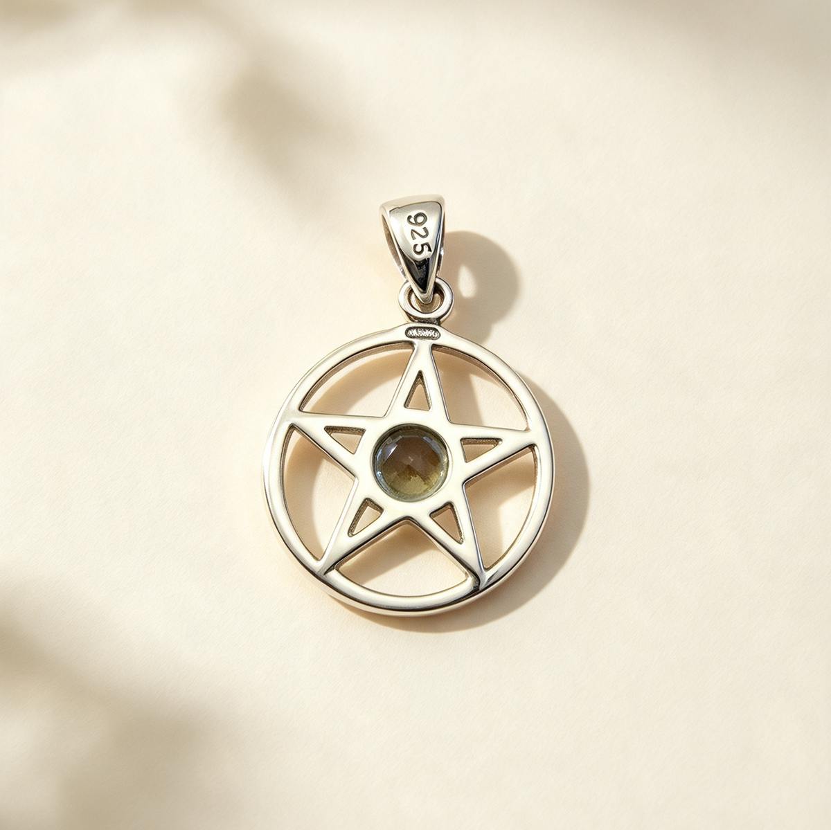PERIDOT SET IN 925 STERLING SILVER 2cm