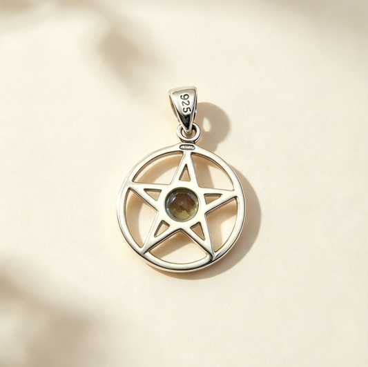 PERIDOT SET IN 925 STERLING SILVER 2cm