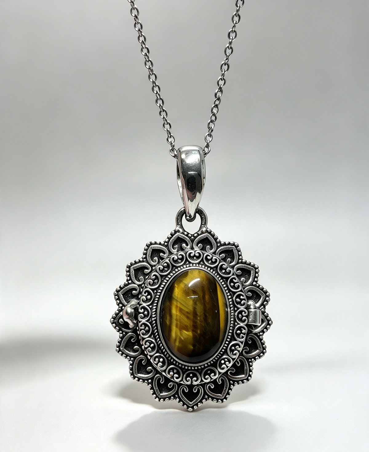 VINTAGE LOOK POISON LOCKET NECKLACE silver plated