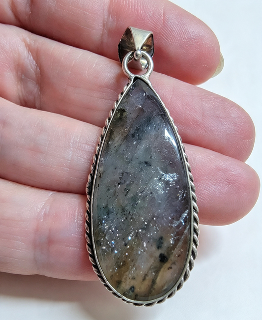 NATURAL LABRADORITE PENDANT Silver plated. Free stainless steel chain. Random Pendant sent.