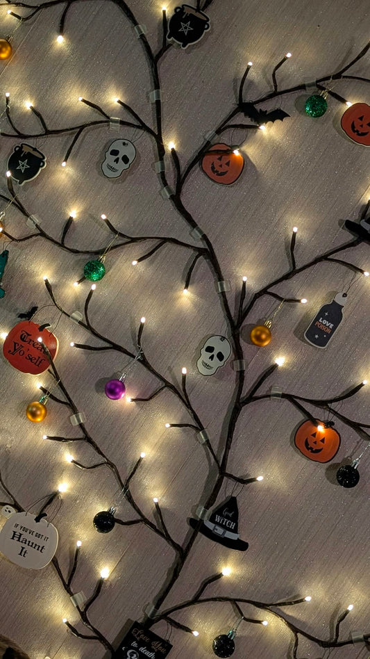 SET OF 8 TREE DECORATIONS
