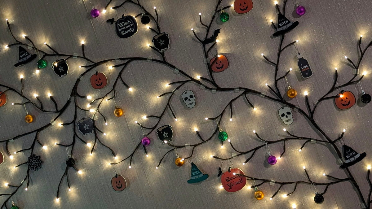 SET OF 8 TREE DECORATIONS