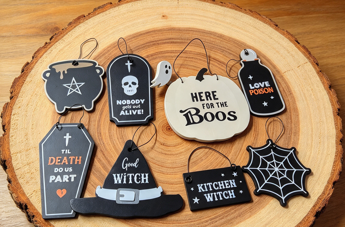 SET OF 8 TREE DECORATIONS