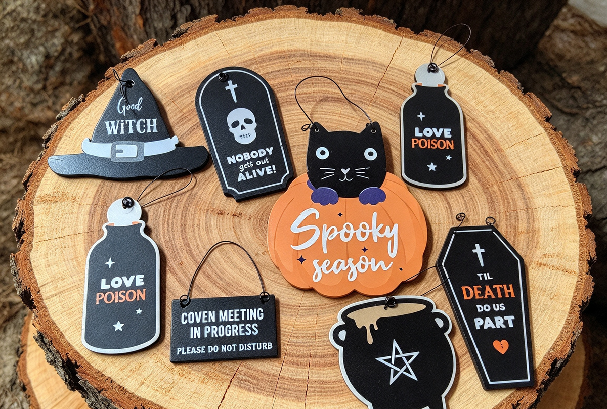 SET OF 8 TREE DECORATIONS