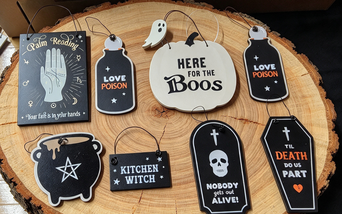 SET OF 8 TREE DECORATIONS