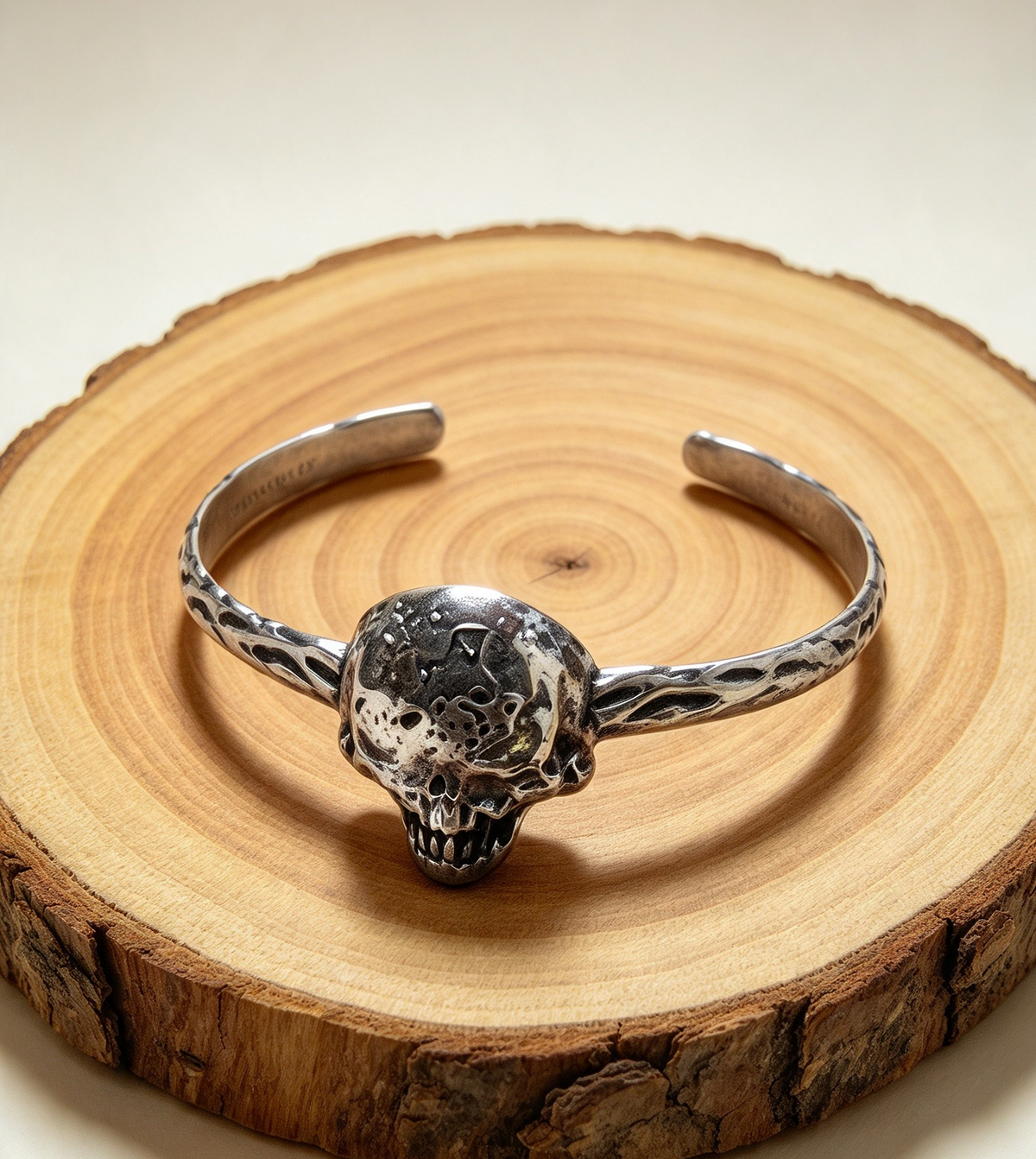 STAINLESS STEEL SKULL CUFF BRACELET
