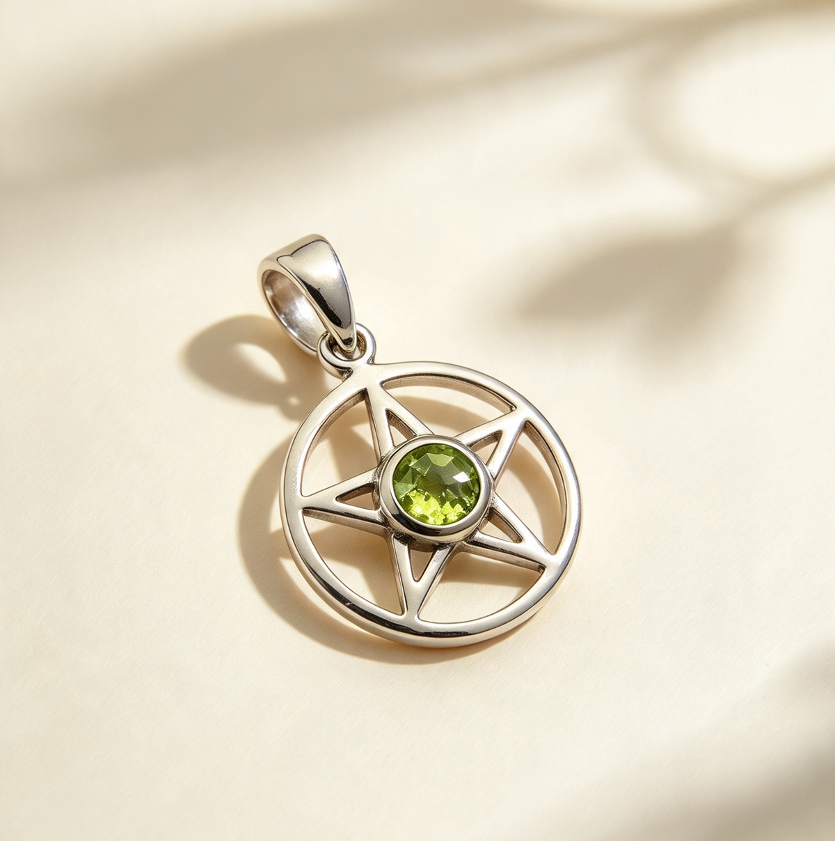 PERIDOT SET IN 925 STERLING SILVER 2cm