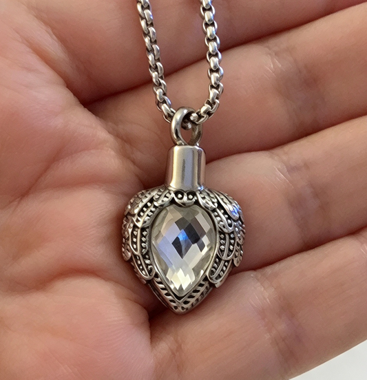 FILLABLE STAINLESS STEEL HEART PENDANT FREE STAINLESS STEEL CHAIN.