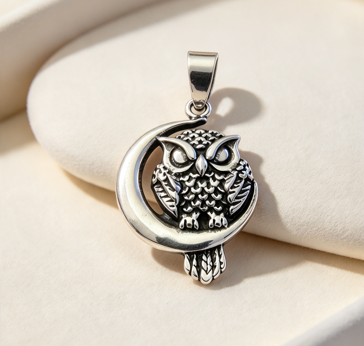 925 Sterling Silver Pendant  .. Night Owl 3cm by 1.7cm.