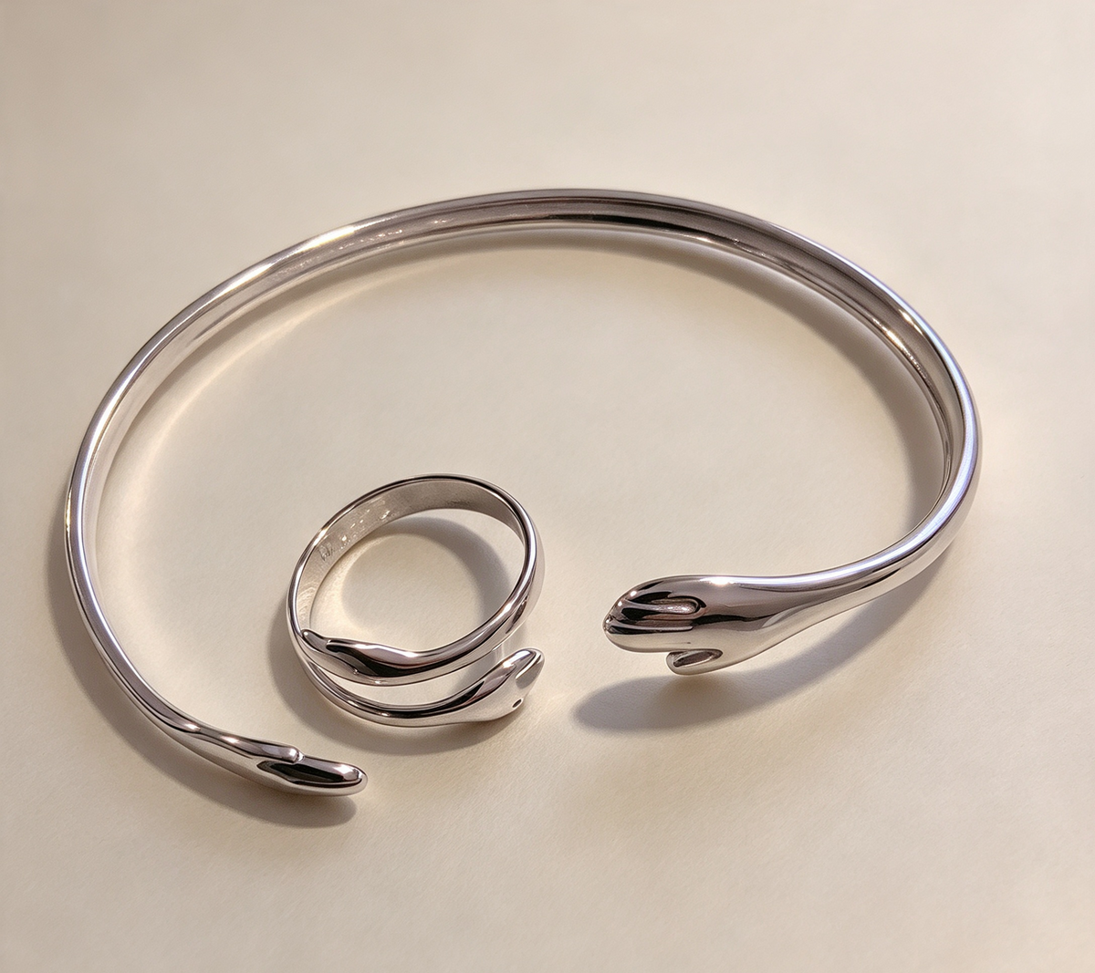 Hugs bracelet and ring set sale item