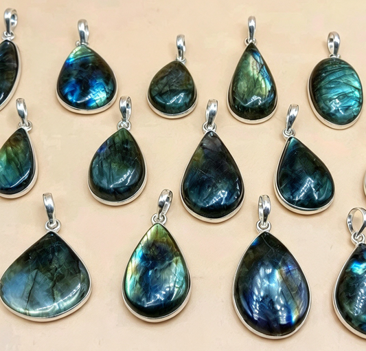 NATURAL LABRADORITE PENDANT Silver plated. Free stainless steel chain. Random Pendant sent.