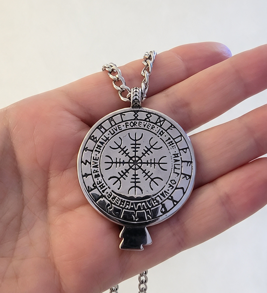 STAINLESS STEEL VIKING PENDANT FREE STAINLESS STEEL CHAIN.