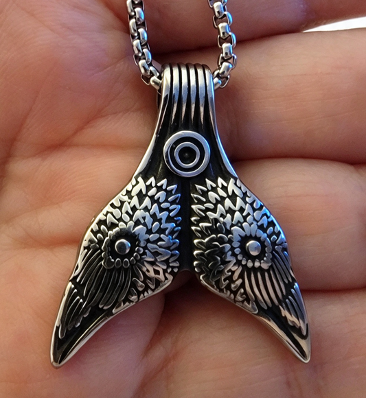 STAINLESS STEEL RAVEN PENDANT FREE STAINLESS STEEL CHAIN.