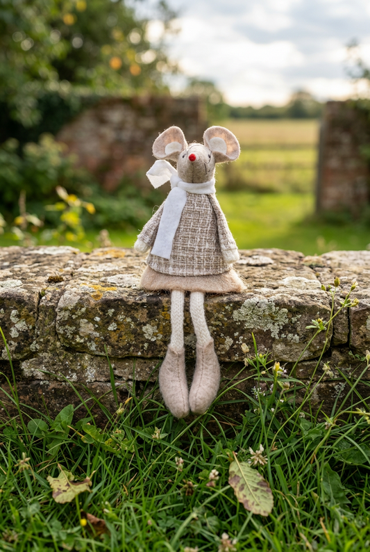 Maddie mouse ... little sitting felt mouse
