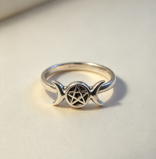 Triple moon pentagram ring size Q