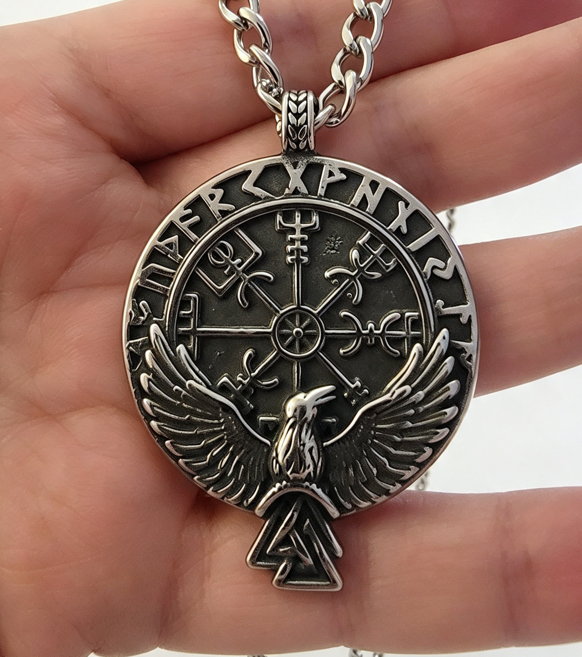STAINLESS STEEL VIKING PENDANT FREE STAINLESS STEEL CHAIN.