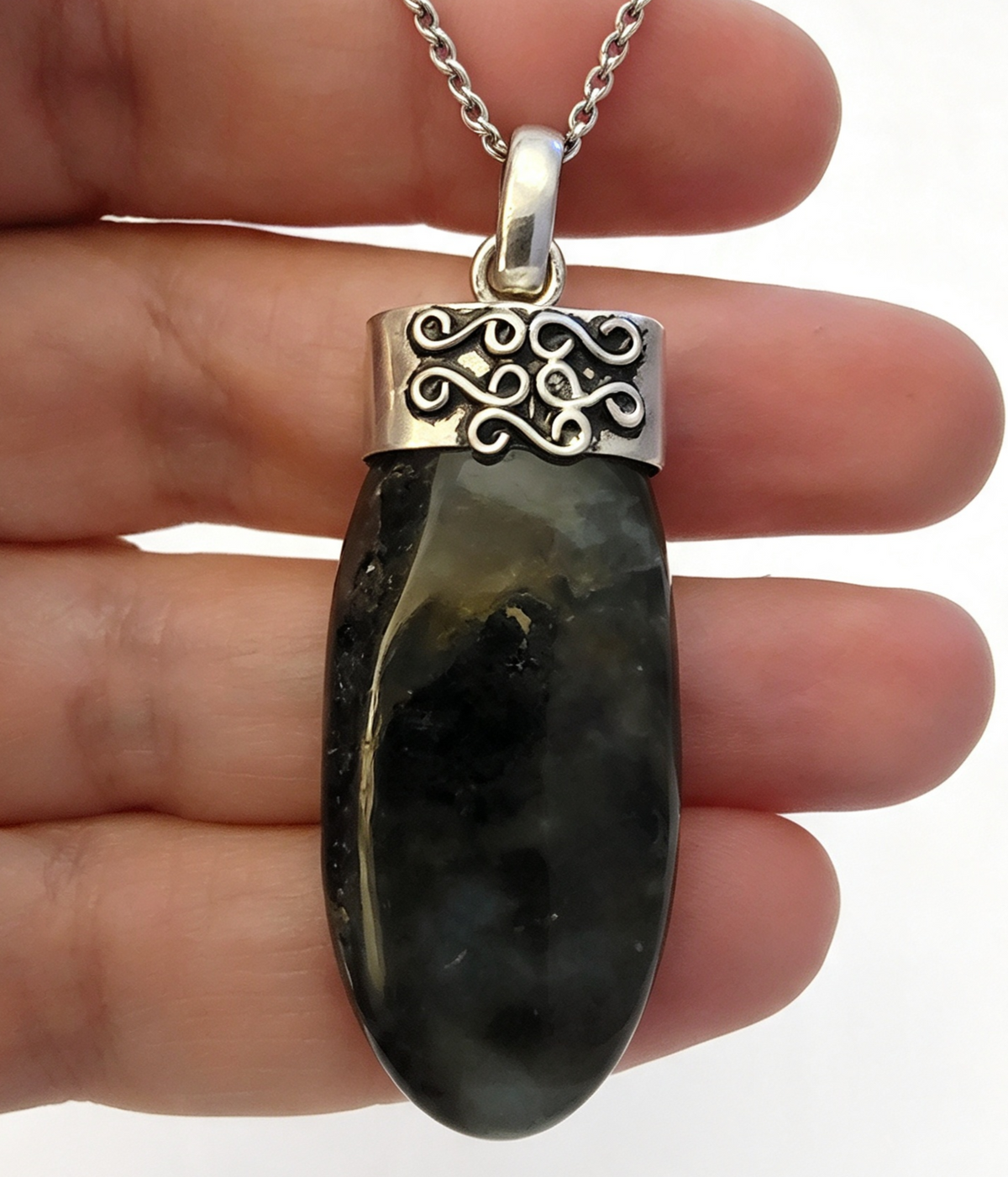 LABRADORITE Silver plated Pendant free stainless steel chain.