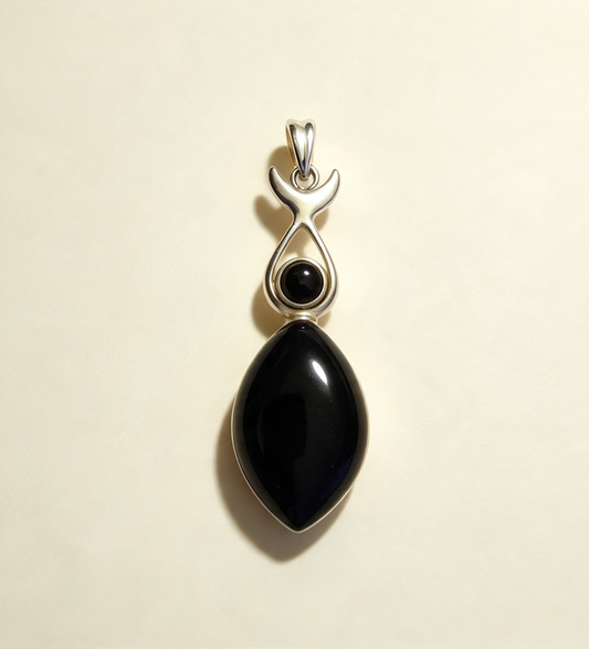SMALL GOODNESS PENDANT IN 925 STERLING SILVER ONYX 4.7cm
