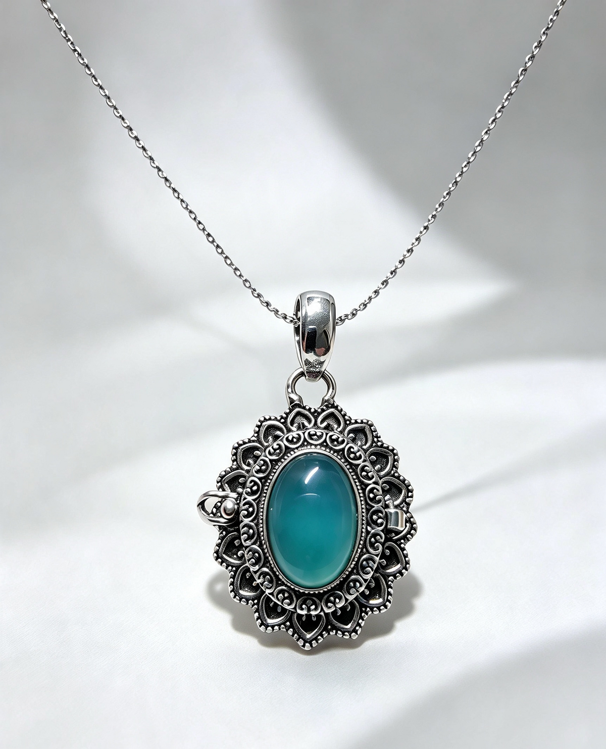 VINTAGE LOOK POISON LOCKET NECKLACE silver plated