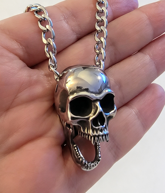 STAINLESS STEEL SKULL PENDANT FREE STAINLESS STEEL CHAIN.
