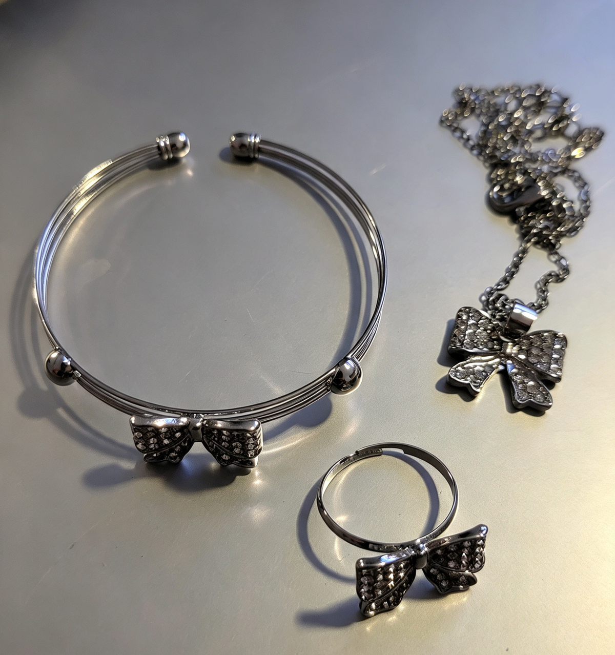 Beautiful bow set sale item