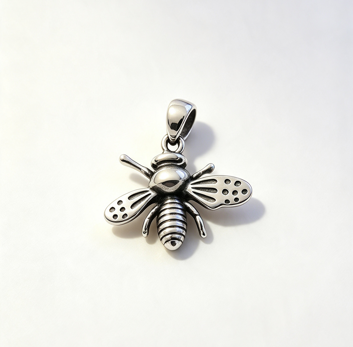 925 sterling Silver small bee pendant 1.8cm