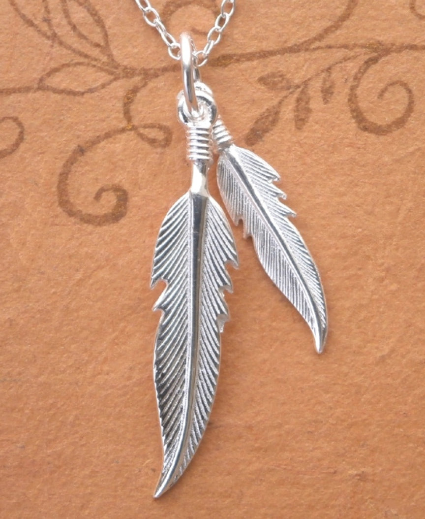 Lucky double feather Necklace